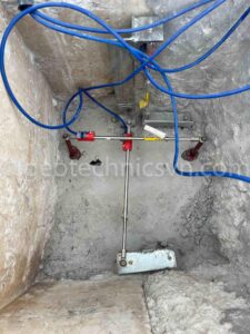 Lắp đặt thiết bị đo biến dạng khe hở Crackmeter