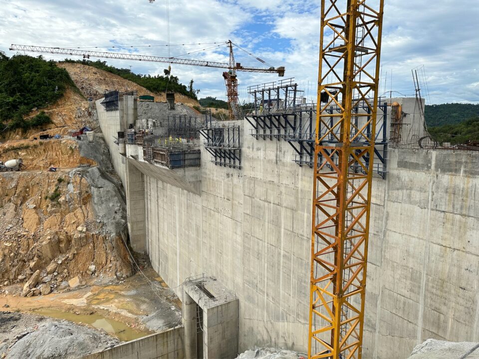 Đập chính hồ chứa nước Sông Chò 1