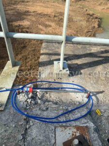 Lắp đặt thiết bị quan trắc biến dạng khe hở Crackmeter thuỷ điện Đại Bình