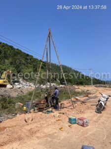 Khoan lắp đặt thiết bị quan trắc cao tốc Chí Thạnh - Vân Phong