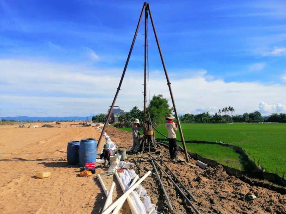 Lắp đặt thiết bị quan trắc chuyển vị ngang sâu Inclinometer